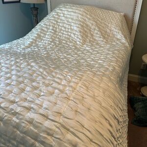 Soft Surroundings Luxury Adagio Queen Comforter ivory